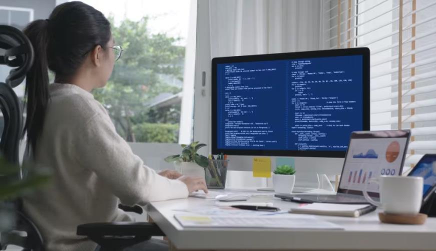 智慧零售新基建:合作市软件开发公司如何构建全渠道商业操作系统?